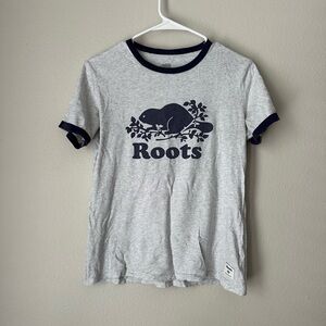 Roots women’s  Gray T-Shirt size small